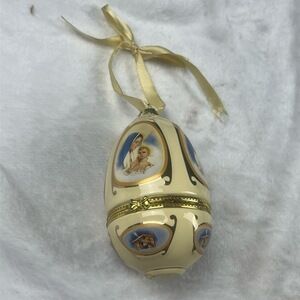 Mr. Christmas Hinged Egg Trinket Box Cream Gold Religious Nativity Christian